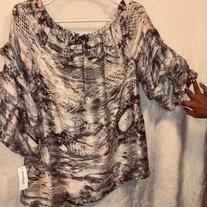 Women’s medium blouse